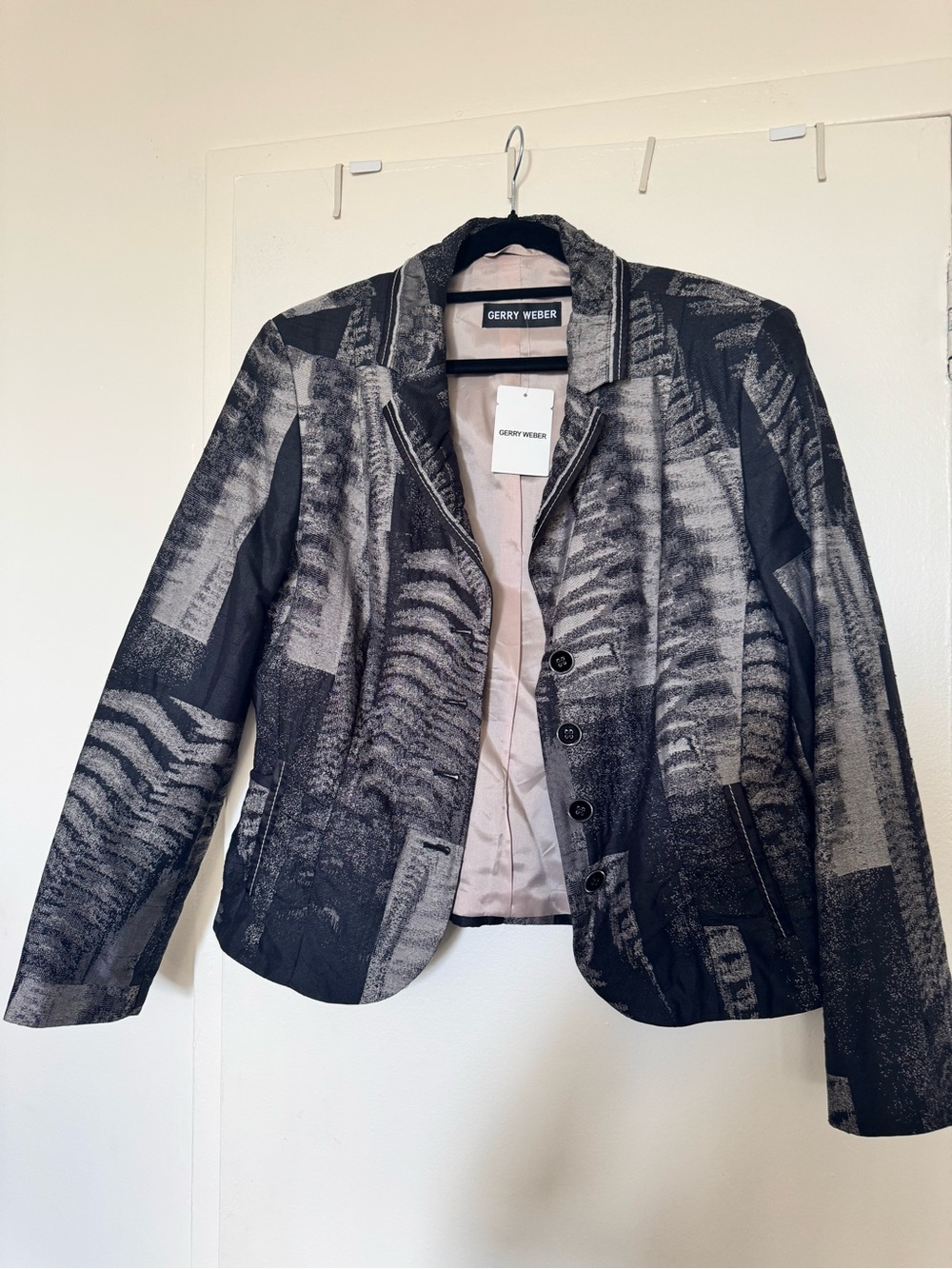 Gerry Weber Black & Gray Patterned Women's Jacket and skirt suit set